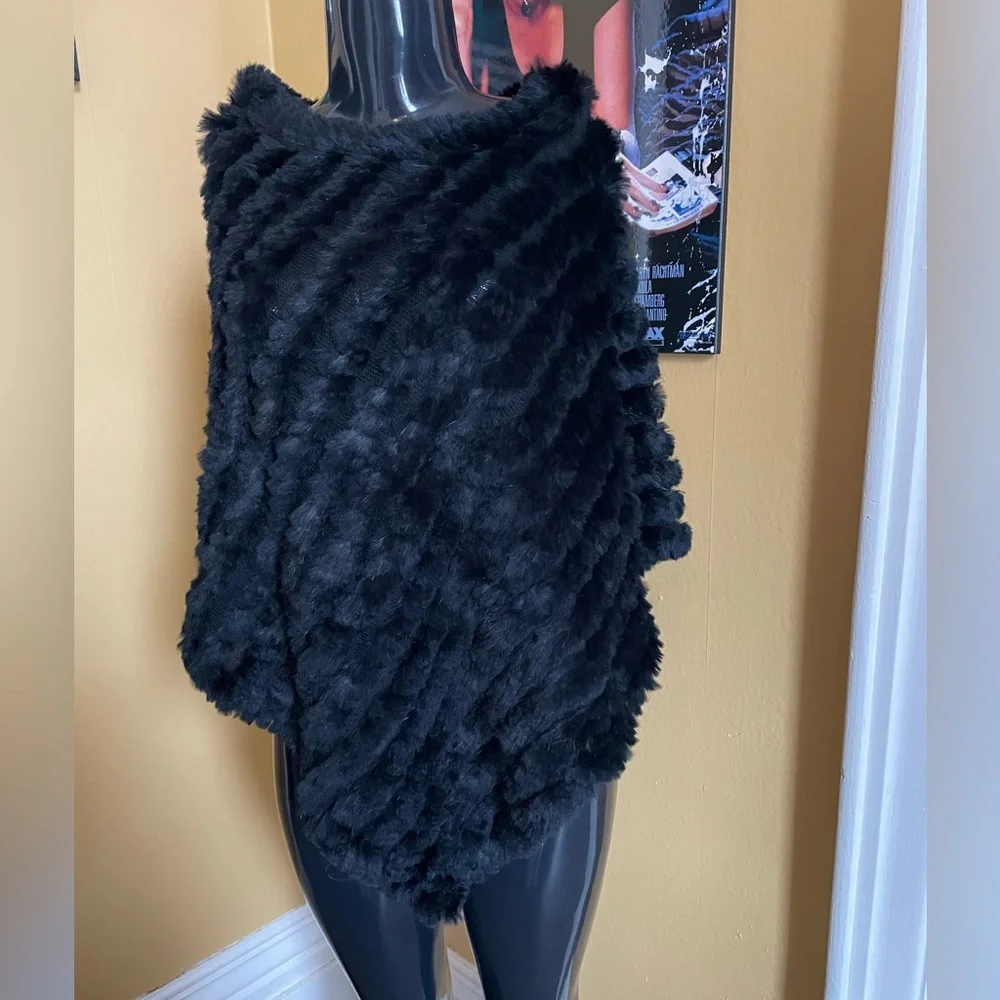 Women’s Rabbit Fur Poncho - Picture 2 of 4